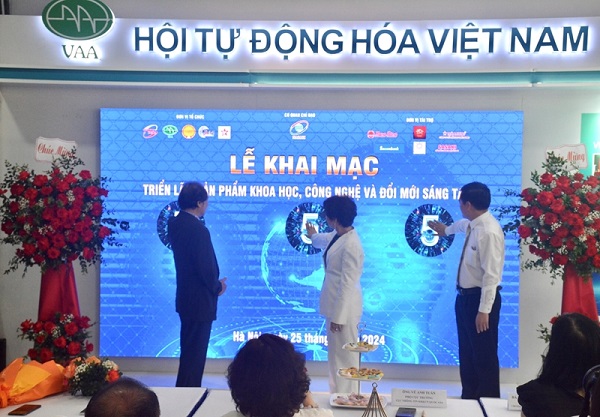 Hơn 20 gian hàng giới thiệu sản phẩm khoa học, công nghệ và đổi mới sáng tạo