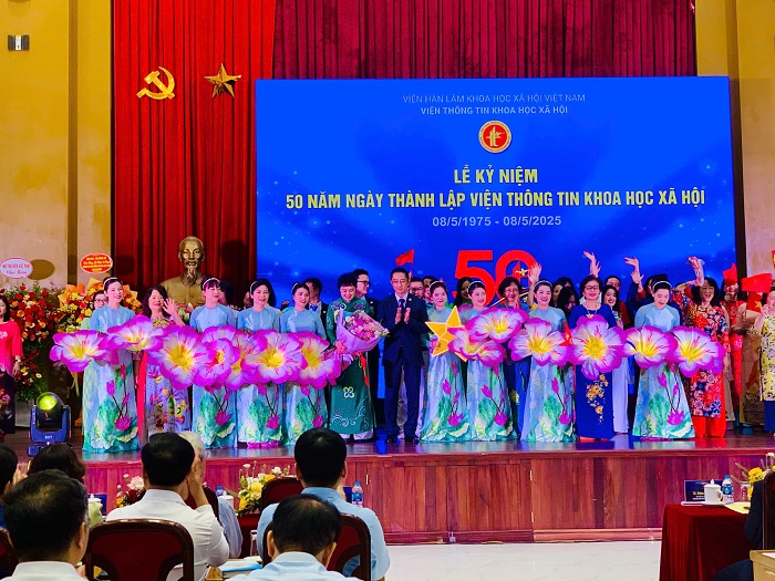 KỶ NIỆM 50 NĂM VIỆN THÔNG TIN KHOA HỌC XÃ HỘI: HÀNH TRÌNH GẮN BÓ VỚI HỘI THÔNG TIN KHOA HỌC VÀ CÔNG NGHỆ VIỆT NAM