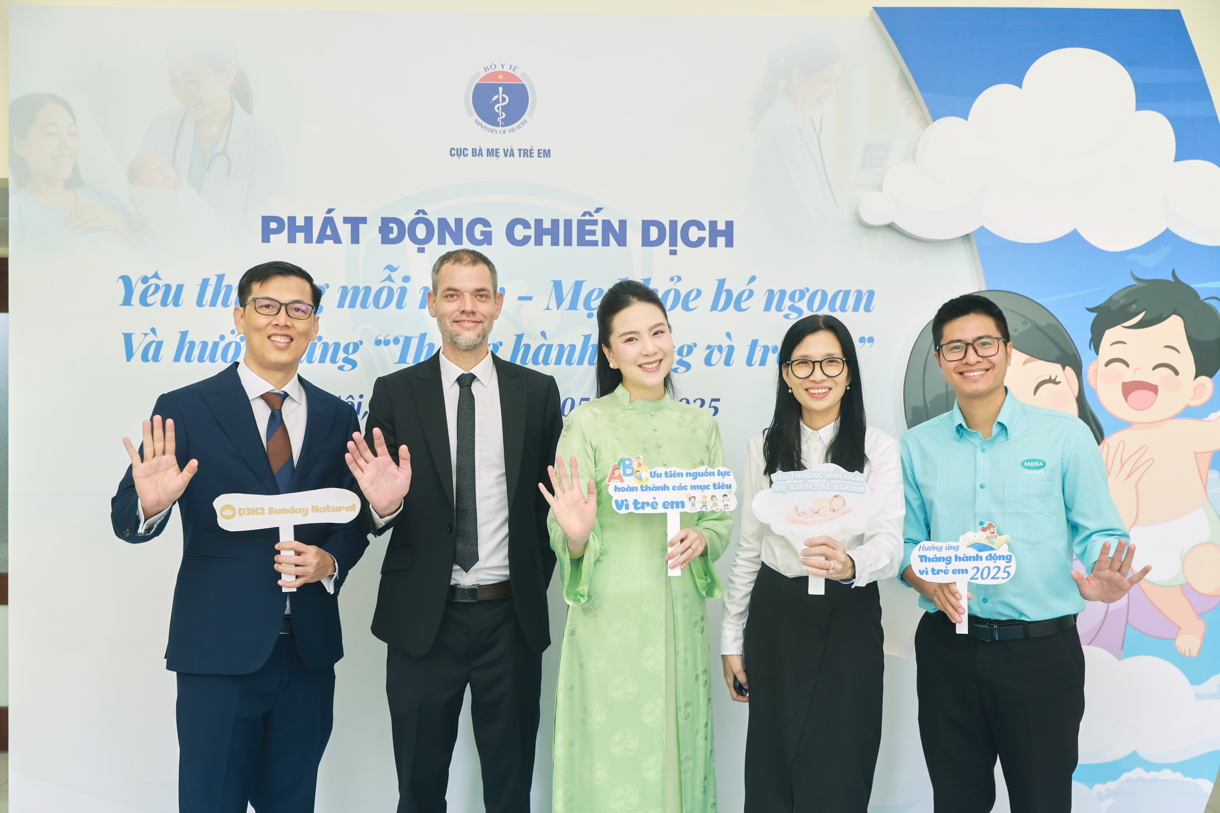 Bộ Y tế phát động chiến dịch “Yêu thương mỗi ngày – Mẹ khỏe, bé ngoan”