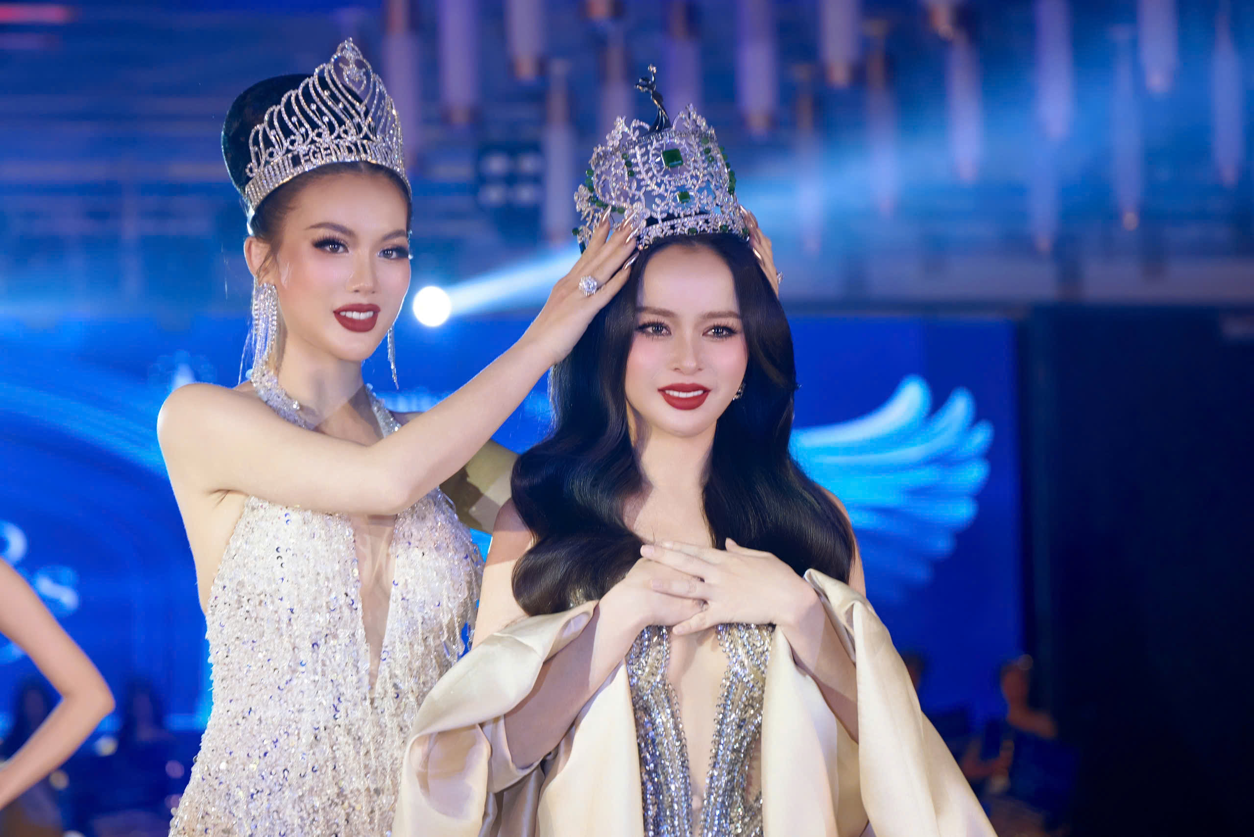 Annie Nguyễn đăng quang Hoa hậu Doanh nhân Hoà bình Thế giới 2025