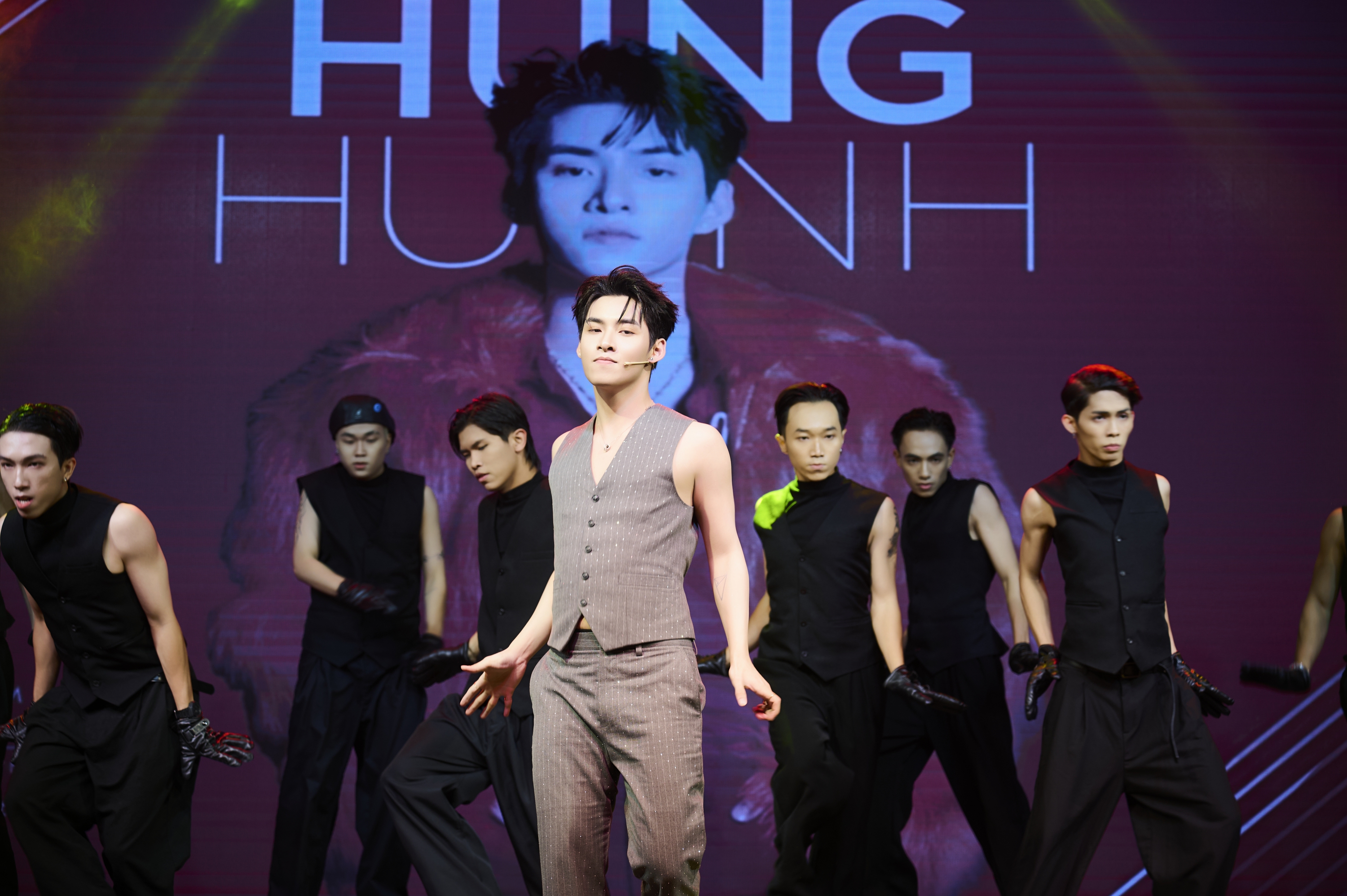 'Anh trai say hi' Hùng Huỳnh ra mắt MV mới